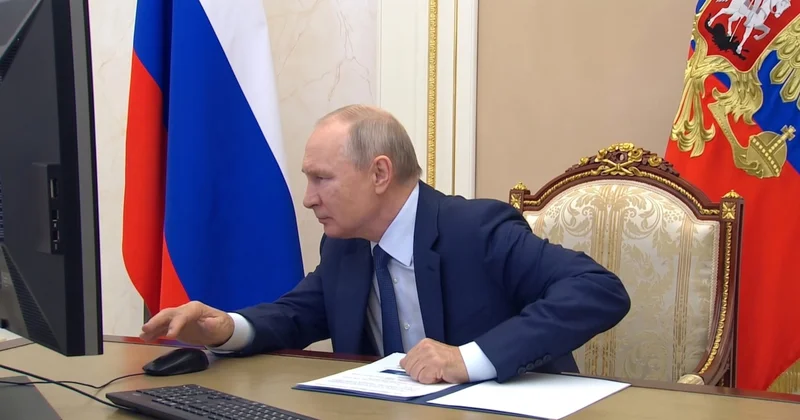 Putin ülkesi için oy kullanırken alay konusu oldu Sözcü Gazetesi