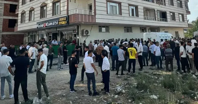 Eşi ve 2 çocuğunu öldürüp, yaşamına son verdi