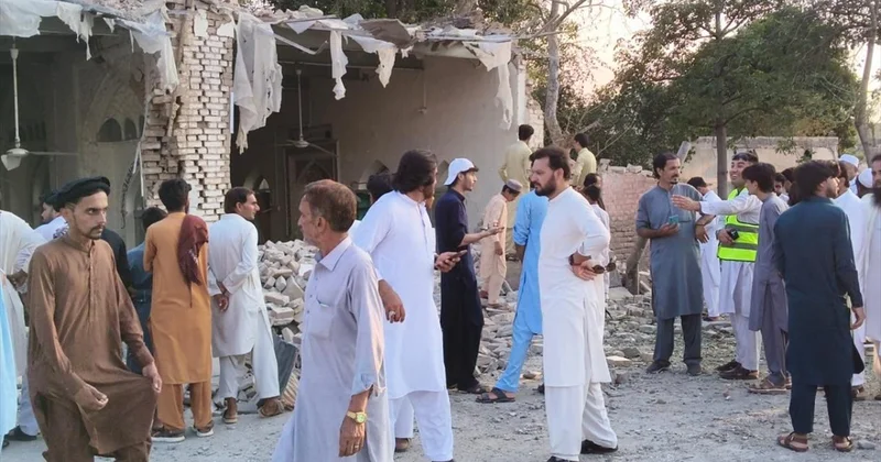Pakistan da saldırılarda en az 16 kişi öldü