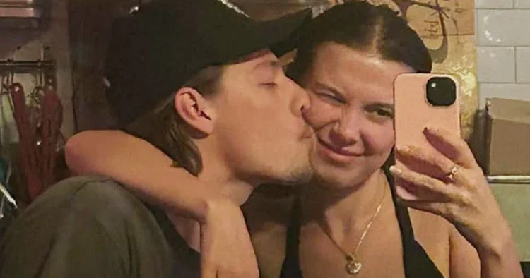 Genç oyuncu Kalabalık aile isterim demişti... Daha 22 yaşında iki çocuklu anne oldu
