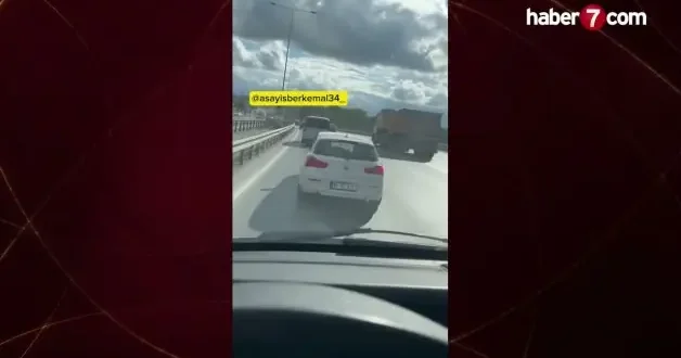 İstanbul trafiğinde skandal: Ambulansa dakikalarca yol vermedi