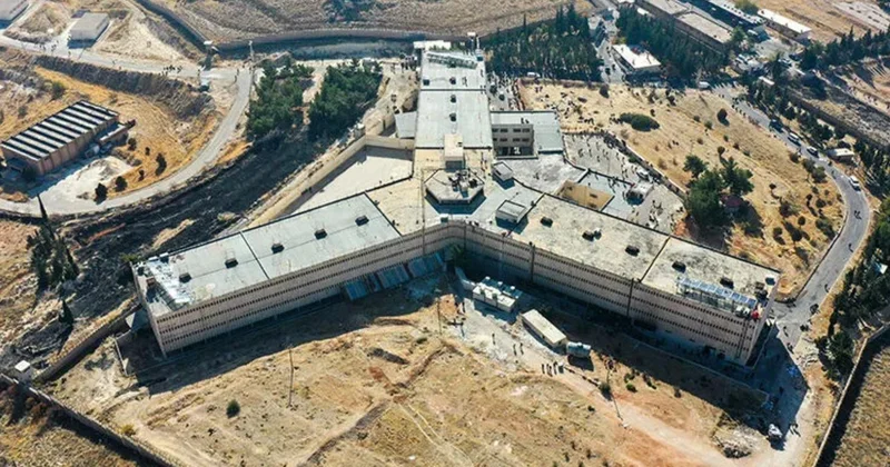 ABD de yargılanan Suriye deki eski Adra Cezaevi Müdürü Samir Şeyh e işkence suçundan 60 yıl hapis cezası