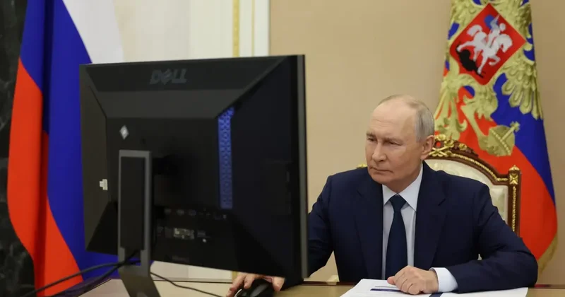 Kremlin de online seçim! Putin, oyunu uzaktan kullandı