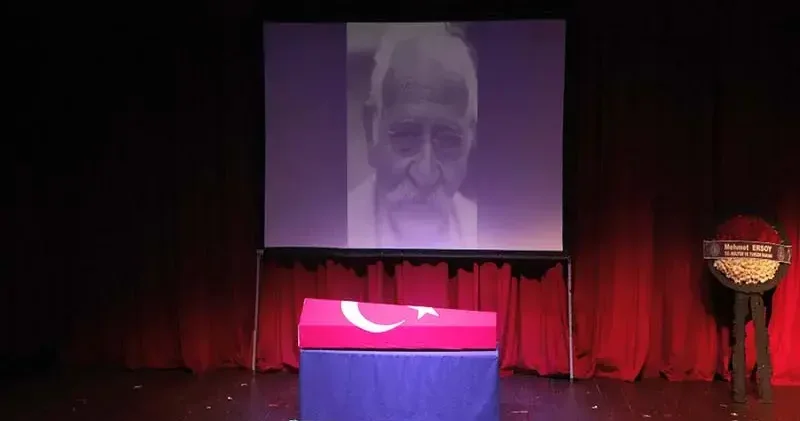 Oyuncu Arif Erkin Güzelbeyoğlu için Muhsin Ertuğrul Sahnesi nde tören düzenlendi
