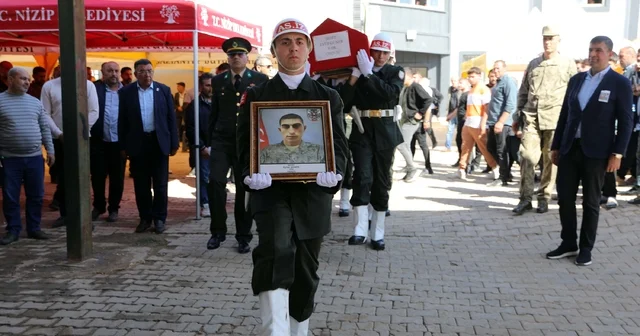 Şehit asker memleketi Gaziantep te son yolculuğuna uğurlandı (2) Gaziantep Haberleri