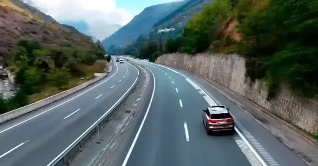 Türkiye’nin üçüncü melodili yolu hizmete girdi: Trabzon yollarında ‘Ceddin Deden’ yankılanıyor VİDEO İZLE