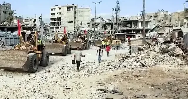 İHH Gazze deki enkazı kaldırmak için sahada: Türk bayraklı konvoy şehre giriş yaptı VİDEO İZLE