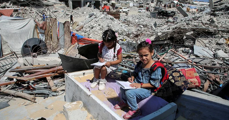 UNRWA: Gazze de yaklaşık 300 bin öğrenci iki yıl aradan sonra eğitime yeniden başlıyor