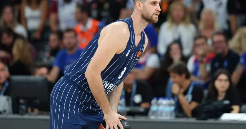 Anadolu Efes te yıldız oyuncu Georgios Papagiannis sezonu kapattı
