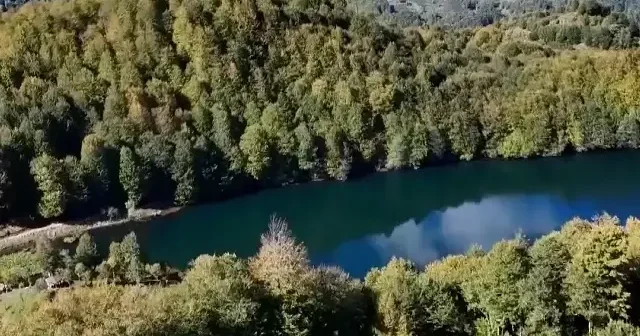 Doğaseverlerin gözdesi Ulugöl Tabiat Parkı kendine hayran bırakıyor: Sonbaharın en gözde uğrak yeri oldu VİDEO İZLE