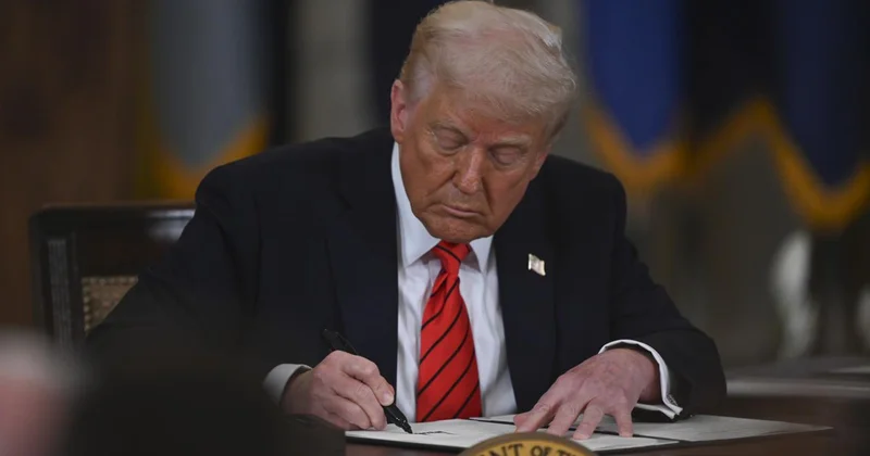 Trump, ithal kamyon ve otobüslere tarife getirilmesini öngören bildiriyi imzaladı