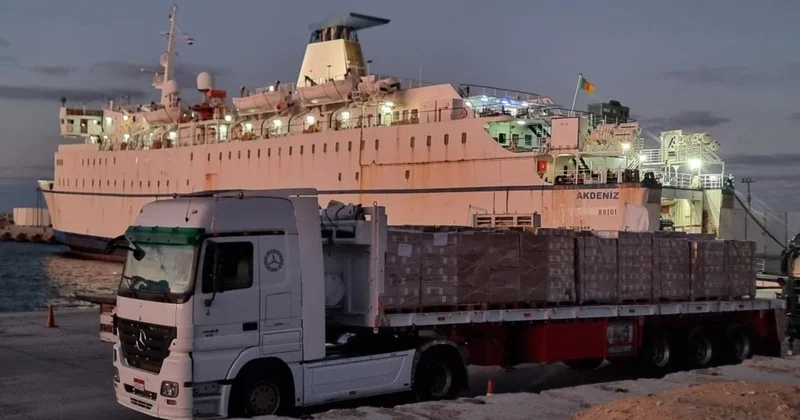 Türkiye nin 25 insani yardım tırı Gazze için Refah Sınır Kapısı na hareket etti