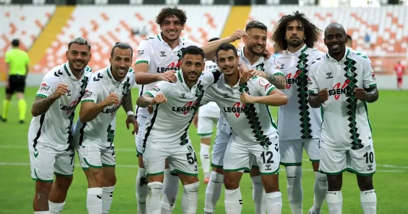 Efsane golcü Türkiye ye ısındı! 6 0 lık maça 3 golle damga vurdu