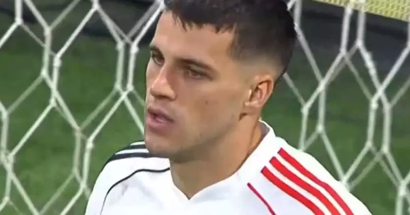 Jurasek in büyük şanssızlığı: Topa ilk değdiği anda kendi kalesine gol attı
