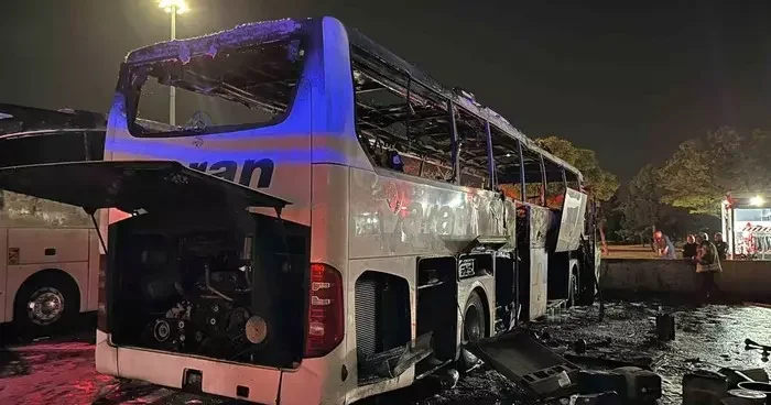 AŞTİ’de otobüs yangını paniğe neden oldu