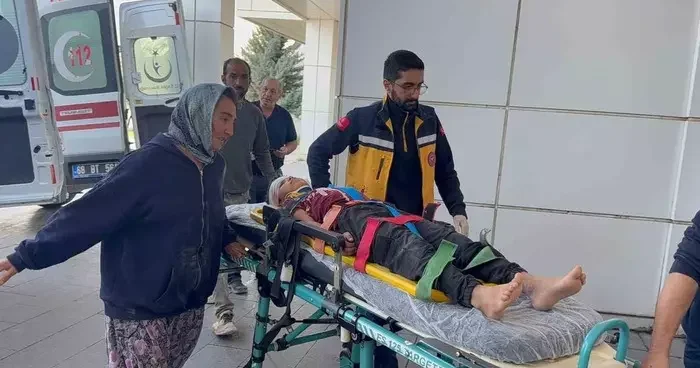 Belediyenin su arıza minibüsü elektrikli bisikletle çarpıştı: 2 çocuk yaralı