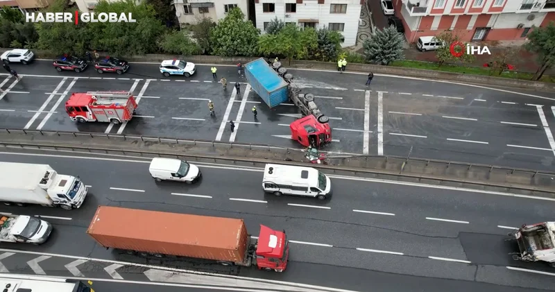Büyükçekmece de tır devrildi, trafik durma noktasına geldi