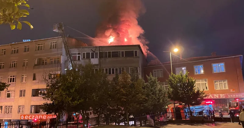 Beyoğlu nda bina yangını