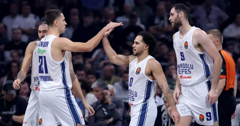 Anadolu Efes te sakatlık: Takımın yıldızı sezonu kapattı