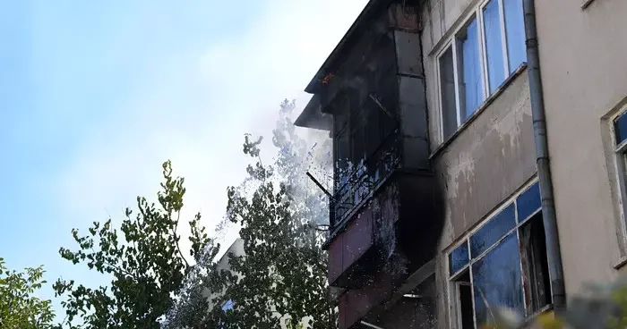 Kayseri de 2 katlı binada yangın! Hasara neden oldu