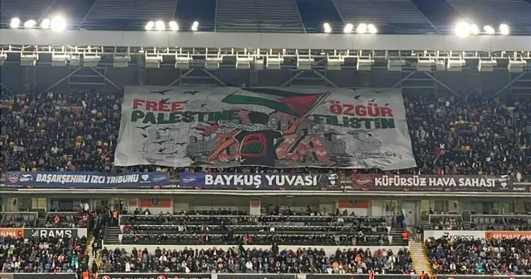 Başakşehir taraftarları Filistin i unutmadı