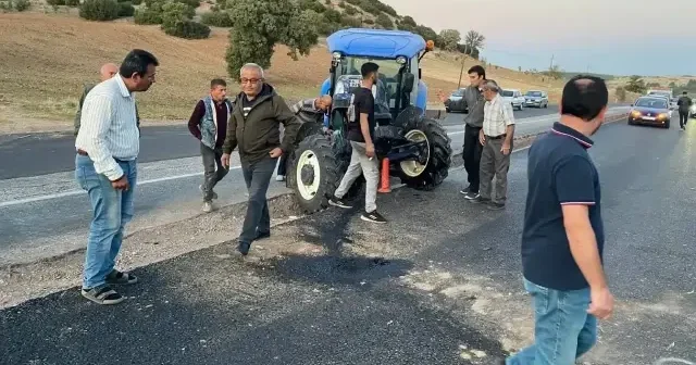 Uşak’ta otomobil ile traktör çarpıştı: Kaza sonucunda karı koca yaralandı Gündem Haberleri