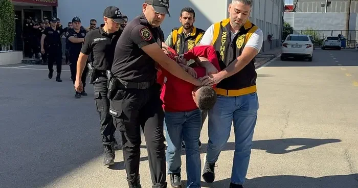 Adana da ofis, ev ve muhtarlığın kurşunlanmasına ilişkin 6 zanlı tutuklandı