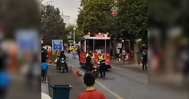 Korku dolu anlar kamerada: Motosikletli gençleri vatmanın dikkati kurtardı Sözcü Gazetesi