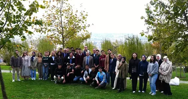 İstanbul Kent Üniversitesi öğrencileri fidan dikimi gerçekleştirdi