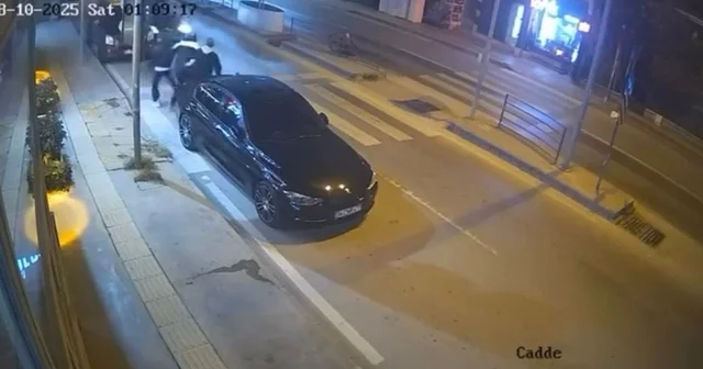 Kontrolden çıkan otomobilin park halindeki araca çarptığı kaza kamerada; 3 yaya son anda kurtuldu Yalova Haberleri