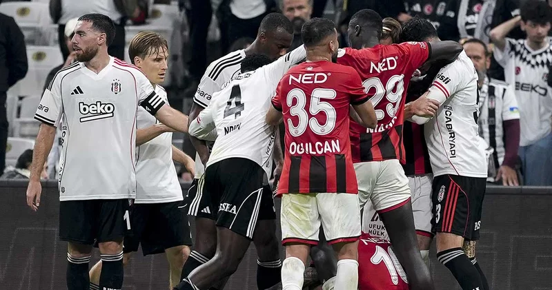 Beşiktaş ta 3 futbolcuya büyük tepki