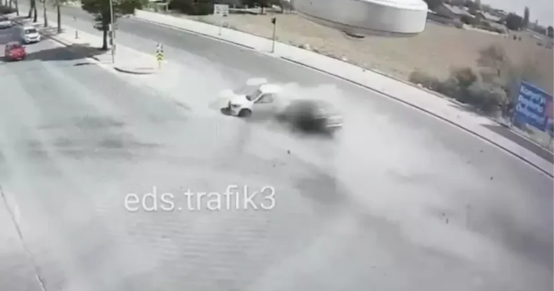 Hız Rekoru Kıran Kazada Kimya Öğretmeni Hayatını Kaybetti