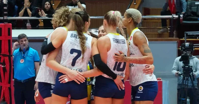 Melissa Vargas doğum gününü kutladı: Alessia Orro ve Arina Fedorovtseva geceye damgasını bastı