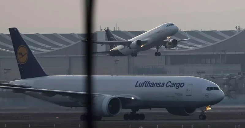 Artan maliyetler Lufthansa yı vurdu! Yüzlerce uçuş iptali yaşanacak!