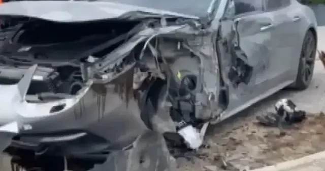 Kontrolden çıkan otomobil lüks araca ok gibi saplandı: O anlar kamerada VİDEO İZLE