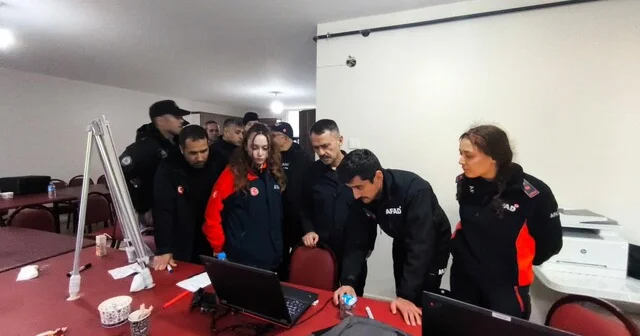 Dereye düşen cipin sürücüsü kurtuldu; 1 ölü, kayıp 1 kişi aranıyor (3) Kocaeli Son Dakika Haberleri Habertürk Yerel Haberler