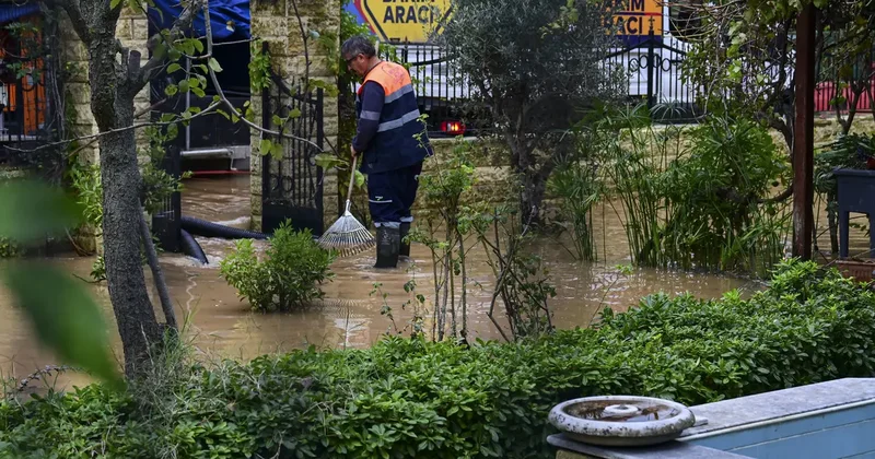 Şile de şiddetli yağış sonucu bazı evler sular altında kaldı
