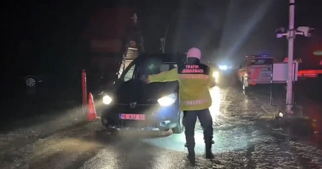 Uludağ da kar kalınlığı 20 santimetreye ulaştı: Jandarma denetime geçti Bursa Haberleri Habertürk Yerel Haberler