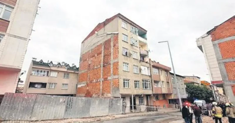 7 katlı bina çatlaklar sebebiyle tahliye edildi