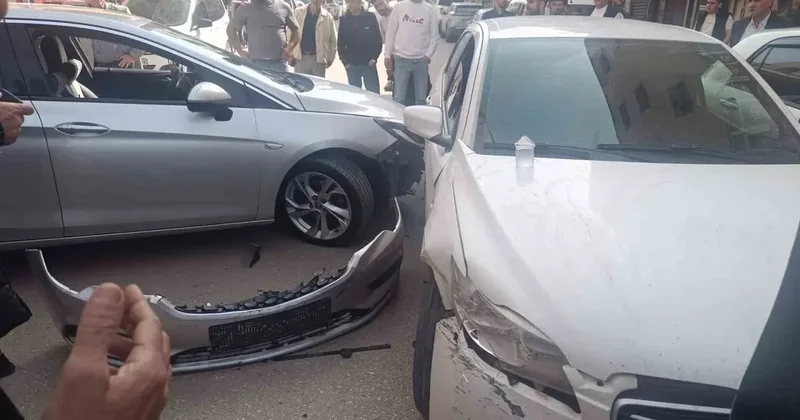 Kurtalan’da trafik kazasında araçlarda maddi hasar meydana geldi