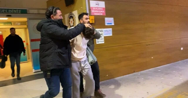İnegöl de kız meselesi iddiası kanlı bitti: 1 ölü, 2 yaralı Bıçakladığı arkadaşlarının durumunu öğrenmeye hastaneye geldi, gözaltına alındı Bursa Son Dakika Haberleri Habertürk Yerel Haberler