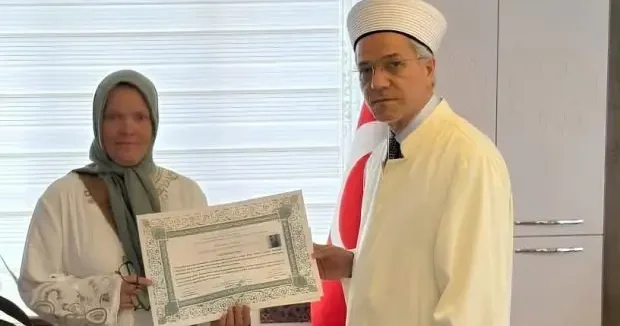 Antalya haberleri Antalya ya tatile gelen Rabea Müslüman oldu 18 Ekim 2026