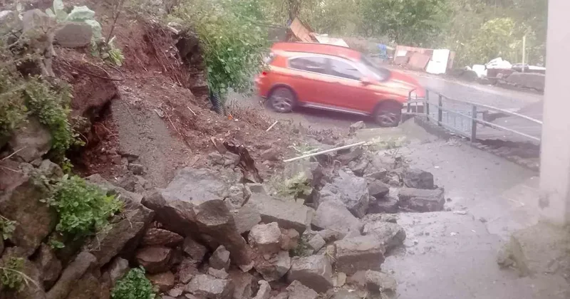 Karadeniz Ereğli’de aşırı yağış duvarı çökertti