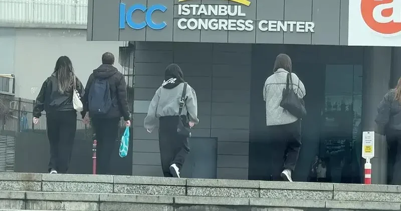 Şişli’de konserde fenalaşan 3 kişi hastaneye kaldırıldı, 1’i öldü