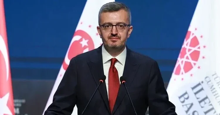 İletişim Başkanı Duran, Özdemir Bayraktar ı andı