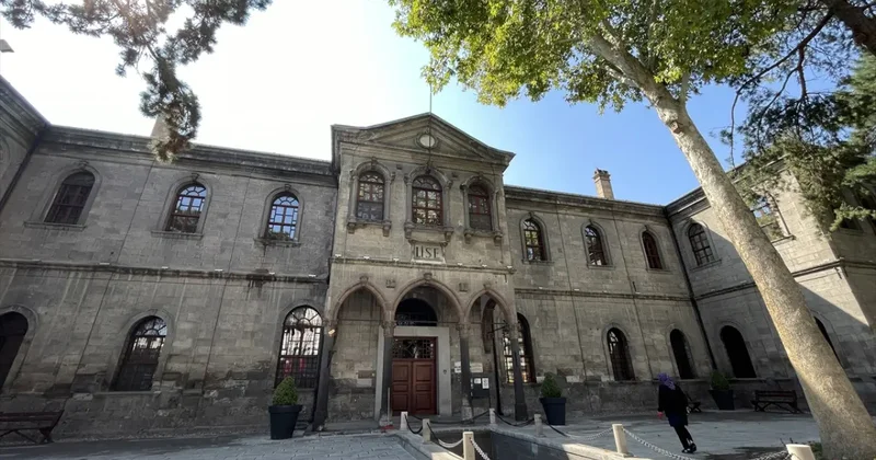 Sakarya şehitlerinin emaneti Taş Mektep 133 yıldır geleceği aydınlatıyor