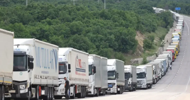 Hamzabeyli Sınır Kapısı nda 27 kilometrelik tır kuyruğu oluştu