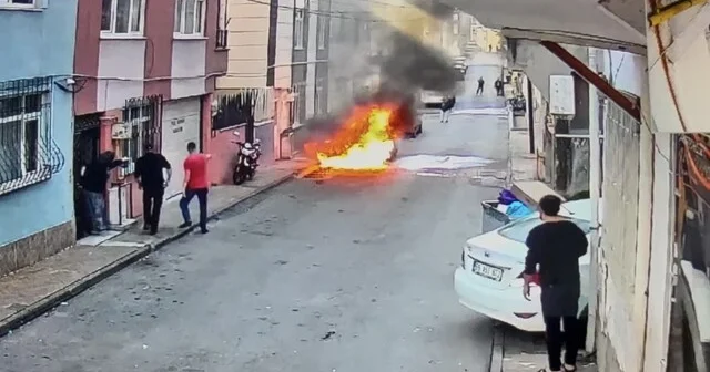 Elektrikli otomobil alev alev yandı: Yangın anı kamerada Samsun Haber Habertürk Yerel Haberler
