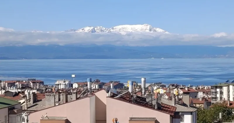 Anamas Dağı beyaz gelinliğini giydi