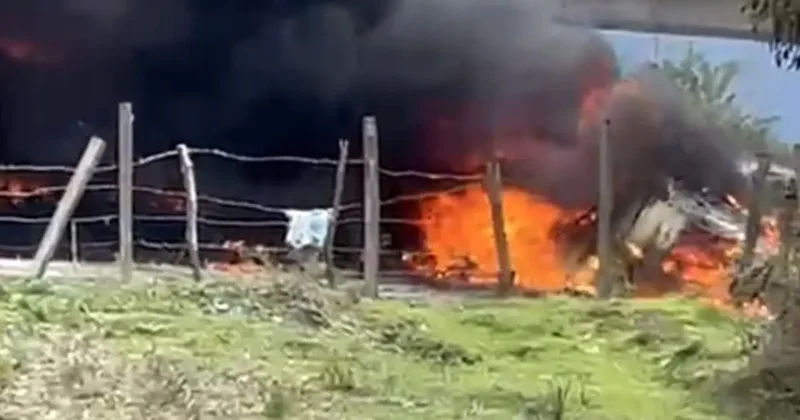 Lastiği patlayan tır köprüden uçarak alev topuna döndü
